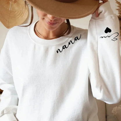 💖Custom Mama Sweatshirt with Kids Names Sleeve